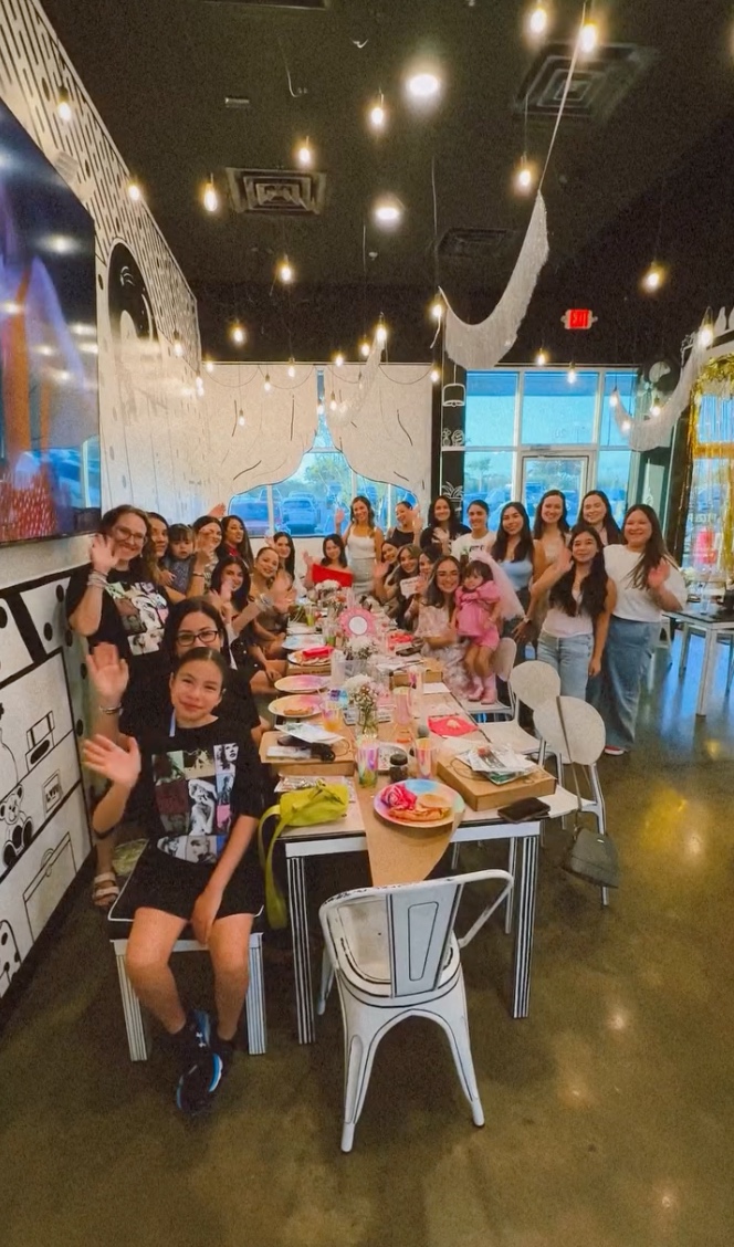 Families dining together at 550